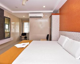 Ssr Hotel - Srikalahasti - Bedroom