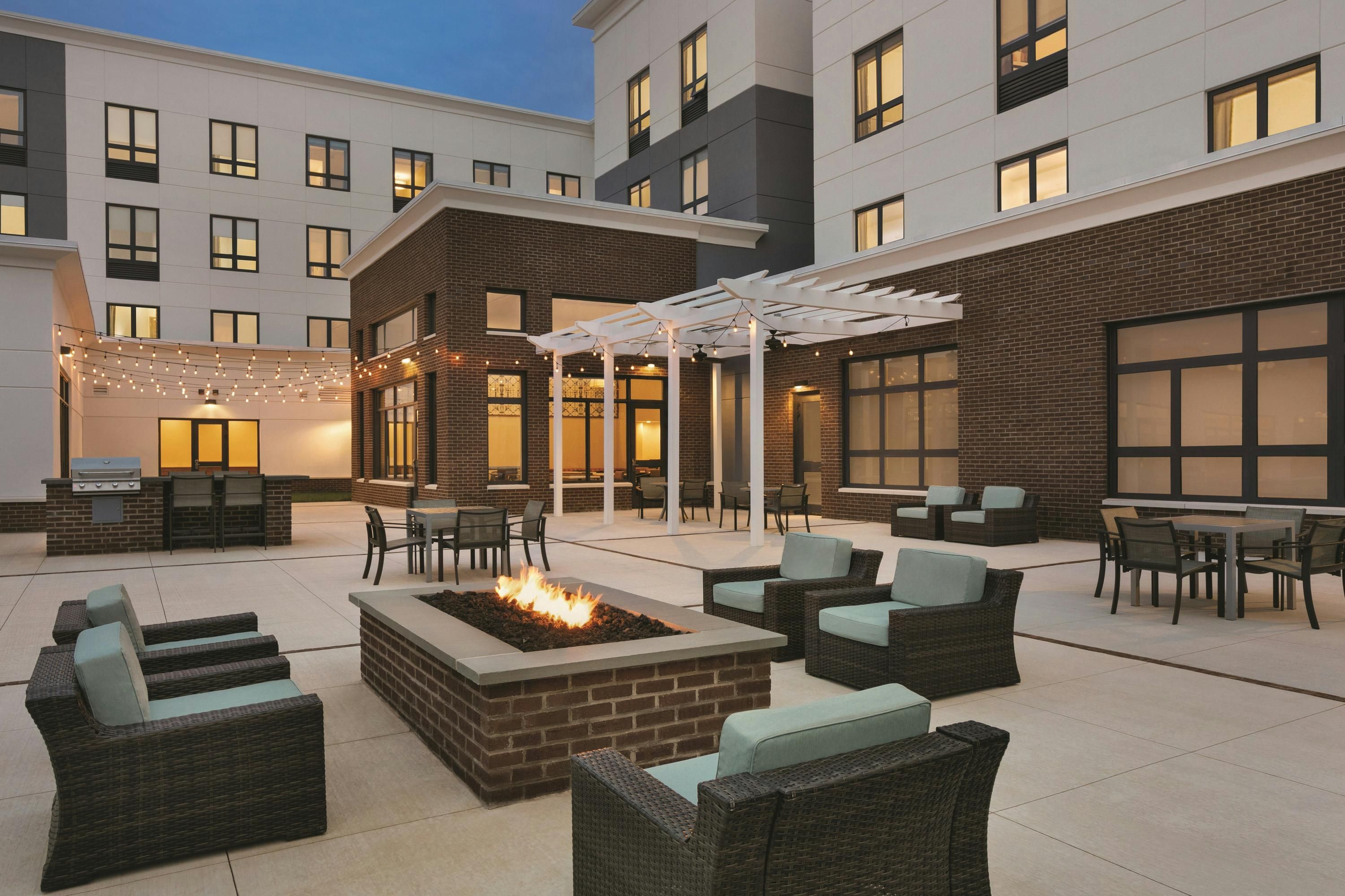 Homewood Suites By Hilton Horsham Willow Grove - Horsham - Innenhof