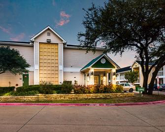 Hometowne Studios Dallas - North Addison/Tollway - Addison - Building