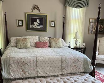 Nearly 6000 sq ft of luxury living only 3 mi from PSU stadium - State College - Habitación