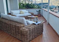 Spacious Apartment in Amalfi 100 sqm Parking included - Amalfi - Sala de estar