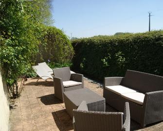 Charming Normandy Cottage Chestnut Trees 15 Km From Etretat In Haute Normandi - Bretteville-du-Grand-Caux - Patio