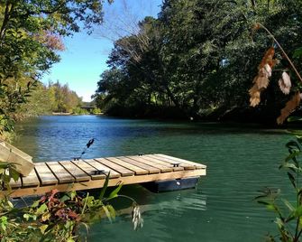 Secluded River Cabin Retreat with Outdoor Bathhouse and Kayaks - Caddo Gap - Pool