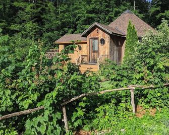 Unique and charming guesthouse in Brattleboro, Vermont - Brattleboro - Näkymät ulkona