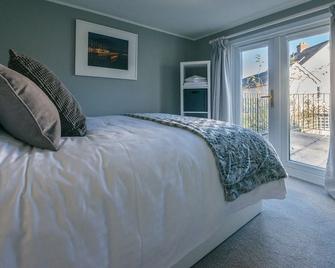 Charming 2 Bedroom Cottage In Lymington, Very Close To Town, Marina & Sea Walks - Lymington - Bedroom