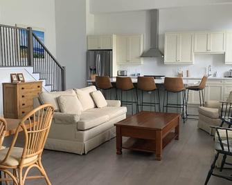 Ned's Landing at Spry Point - Souris - Living room
