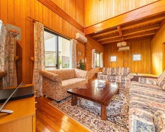 1 bus from Nagoya station The long spa Nabana is - Nagashima Cottage / Kuwana Mie - 四日市市 - 客廳