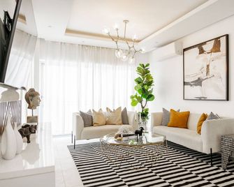Lux Apt. in the downtown of Santo Domingo with rooftop Pool - 聖多明各 - 客廳