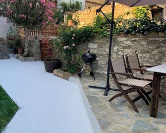 Beautiful Petrino 1880 - Agios Nikolaos - Patio