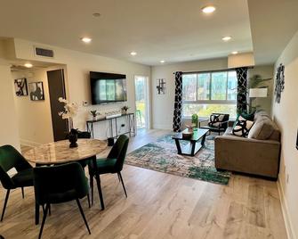 Chic Westwood Century City 2 BR Apt, w/ Parking - Los Angeles - Sala de jantar