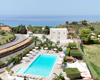 Residence Felix - Ricadi - Piscina