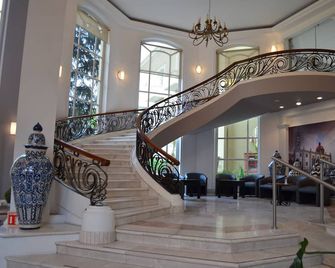 Plaza Camelinas Hotel - Querétaro - Reception