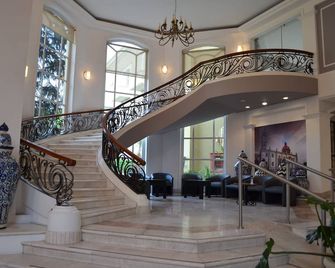 Plaza Camelinas Hotel - קרטארו - לובי