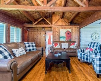 Lakefront Log Cabin Retreat - Westfield - Sala de estar