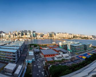 Runway 1331 -Enlight Youth Hostel - Hong Kong