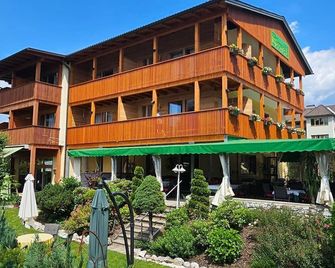 Superior Doppelzimmer Goldeck mit Südbalkon - Gästehaus Bärwald - Seeboden - Edificio