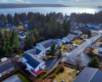 Rustic Retreat Charming 2 Bedroom Apt Sl - Kodiak - Outdoors view