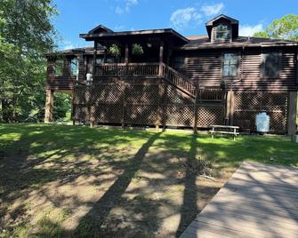Edisto River Waterfront Cabin in Saint George - Saint George - Building