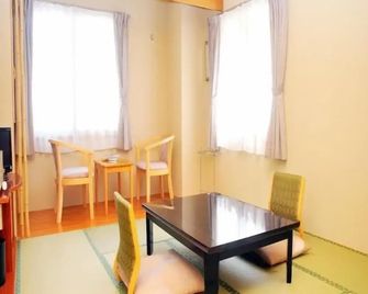 Yumoto Ginsenkaku - Kamikawa - Eetruimte