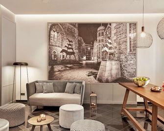 H+ Hotel Bremen - Bremen - Wohnzimmer