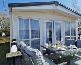 Ladybird Lodge - Carnforth - Patio