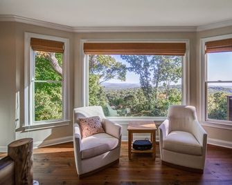 Big Canoe Home with Mountain Views, Game Room, Fire Pit, Sleeps 14 - Jasper - Sala de estar