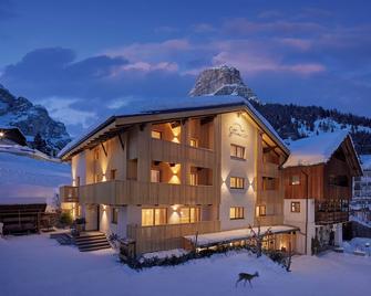 Residence Settsass - Corvara in Badia - בניין