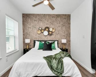 Serenity Studios - Near Med Center & Museum District - Houston - Schlafzimmer