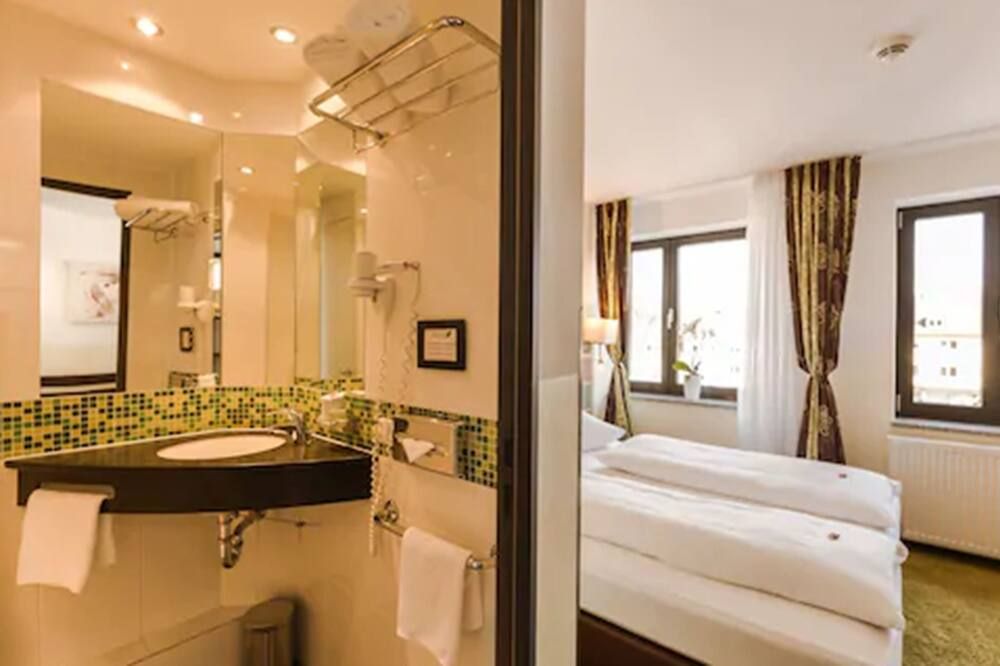 Hotel Arooma - Erding - Bathroom
