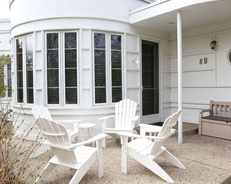 Sleepy Hollow Beach Resort introduces Cottage 8B - South Haven - Patio