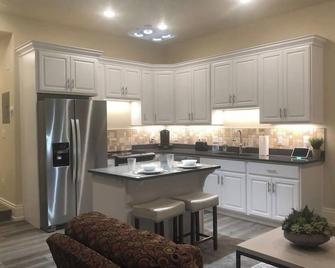 Incredible Views in Downtown Provo - Provo - Kitchen