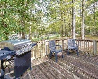 Pet-Friendly LaGrange Vacation Rental w/ Deck! - La Grange - Balcón