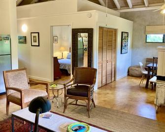 Solar Power!! Easy Access, Great Location, Garden Setting, Walk to Coral Bay - St. John - Living room