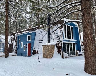 Sherwood Pines - Getaway to the mountains! Comfortable Gambrel style with a Pool Table! - Big Bear - Building