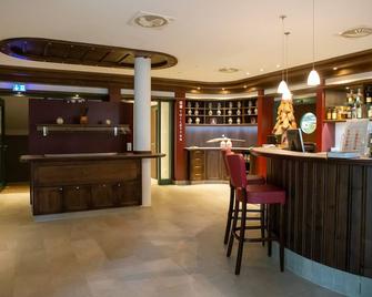 Hotel Restaurant Auerhahn - Bad Wildbad - Bar