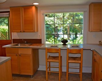 Peaceful Waterfront Retreat 30-Minute Ferry Ride From Seattle! - Bremerton - Keuken