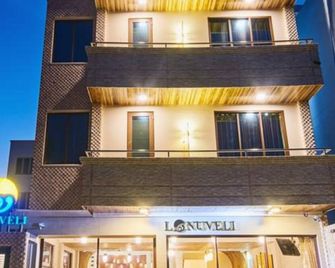Lonuveli - Malé - Edificio