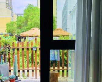 Dwell Well Inn Urumqi - Ürümqi - Balcón