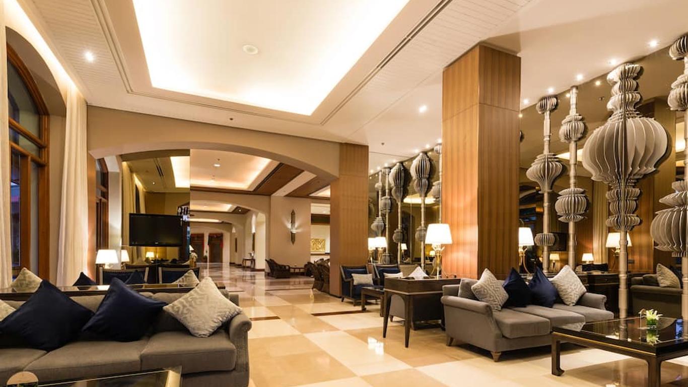 מלון צ'טריום רויאל לייק יאנגון