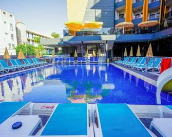 Arsi Hotel - อลันยา - สระว่ายน้ำ
