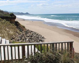 Oceanfront Remodeled Gleneden home, Great location, Amazing Views, Fireplace. - Lincoln Beach - Sala de estar