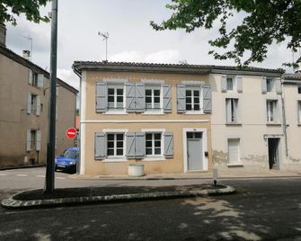 Studio Style Urbain Cottage De Moissac - Moissac - Bâtiment