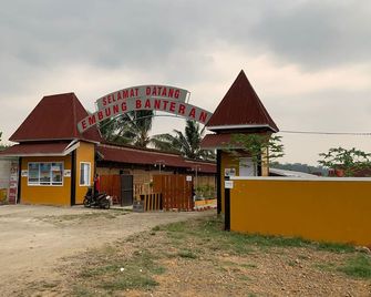 Capital O 93437 Embung Banteran Cottagenearlapangan Banteran - Banjarnegara - Edificio