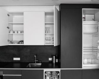 Deluxe Apartments by Hostlovers - Kaunas - Kitchen