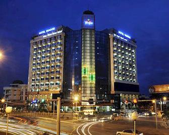 Hotel Yangon - Rangún - Edificio