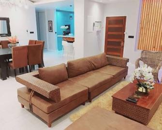 Upscale luxurious apartment with a superb view. - Maputo - Living room