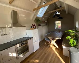 Holiday home for 6 people in a Frisian village with a spacious kitchen diner - Menaam - Kitchen