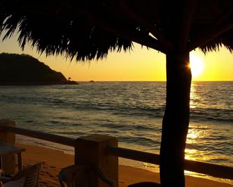 Casa Mar y Sol centrally located close to beach, restaurants. - Barra de Navidad - Playa