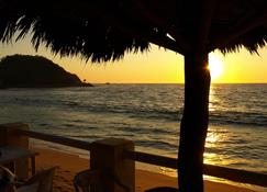 Casa Mar Y Sol Is Comfortable Secure With Pool. Close To Beach And Restaurant - Barra de Navidad - Beach