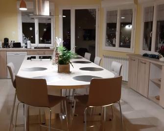 Spacious country house - Saint-Germain-du-Salembre - Comedor